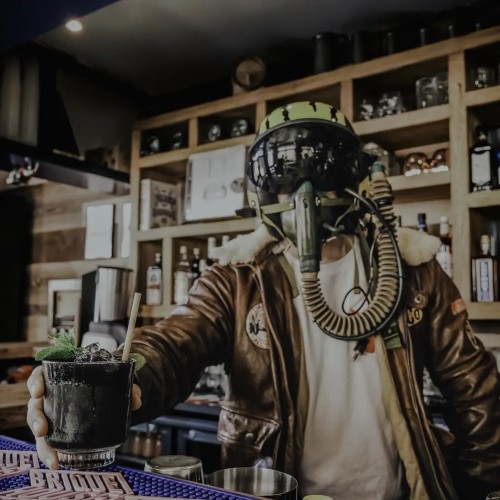 Un avion dans un bar ✈