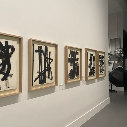 Le travail sur papier de Pierre Soulages au musée du Luxembourg