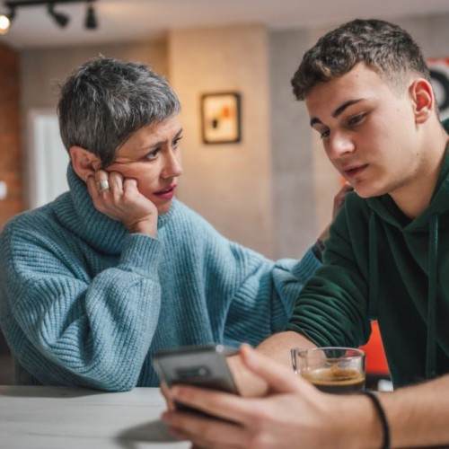Des permanences pour aider les parents d'ados à Grenoble