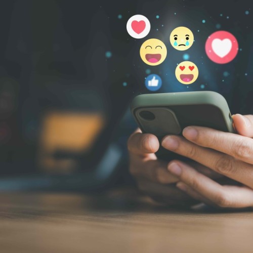 Rennes : un spectacle d'information évoque l'impact des réseaux sociaux sur l'amitié 