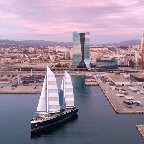 Un cargo à voile en escale à Marseille ⚓
