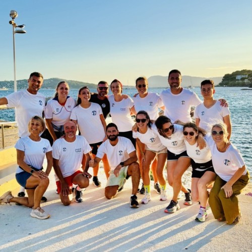 Ils se retrouvent chaque semaine à Toulon pour courir, nager et trinquer ! 