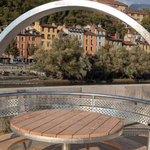 Une nouvelle terrasse au pied du téléphérique de la Bastille à Grenoble