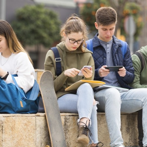 Comment les jeunes s’informent à l’ère des réseaux sociaux