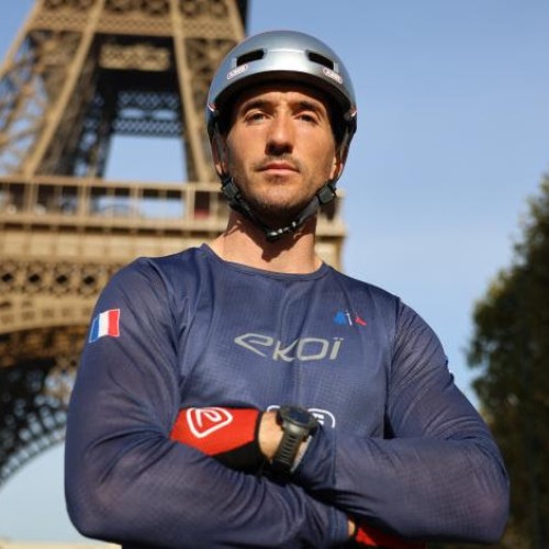 686 marches en 12 min 30 : le Grenoblois Aurélien Fontenoy bat un record du monde