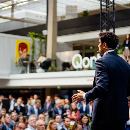 Des startups parisiennes présentées au sommet Adopt AI 