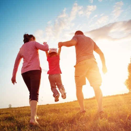 Lyon : Les Petites Familles inventent un programme pour accompagner la parentalité