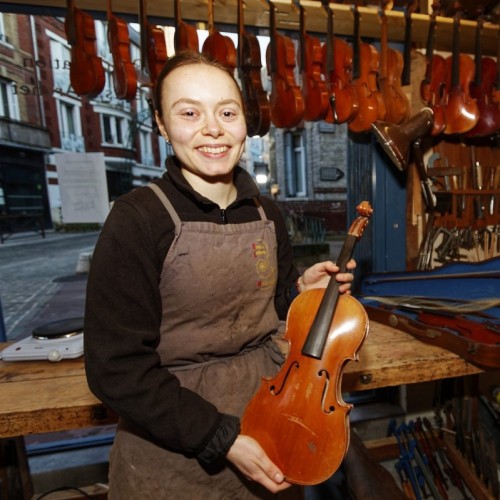 Manon Bard, une luthière au cœur du quartier historique de Rouen