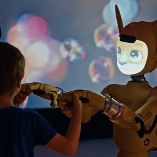 À la découverte des Mirokaï, robots humanoïdes fabriqués à Paris