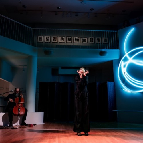 Quand la danse rencontre la lumière à la Fondation EDF à Paris