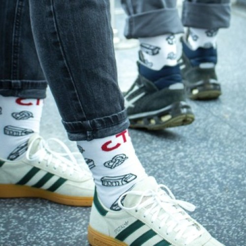 Des chaussettes en vente à la CTS 