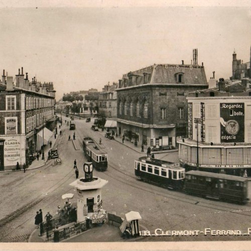 Quand a été mis en service le premier tramway à Clermont-Ferrand ?