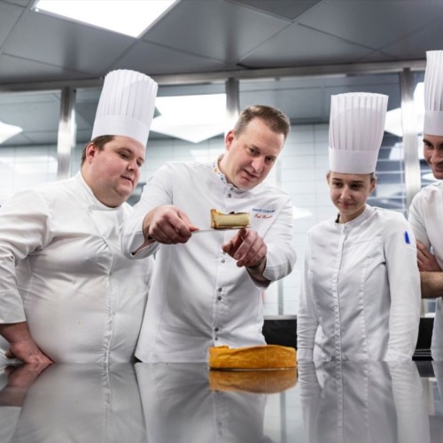 Benoît Charvet fait sortir ses pâtisseries de chez Bocuse