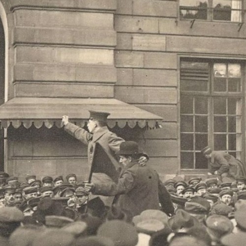 Un drapeau rouge sur la cathédrale ⏳