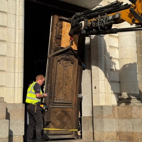 Rennes : l'hôtel de ville retrouve sa porte cochère sud
