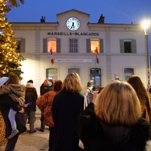 Le chant s’invite aux fenêtres à Marseille