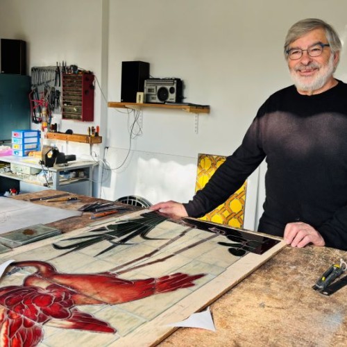 Michel Pechousek transmet la passion du vitrail à Nantes