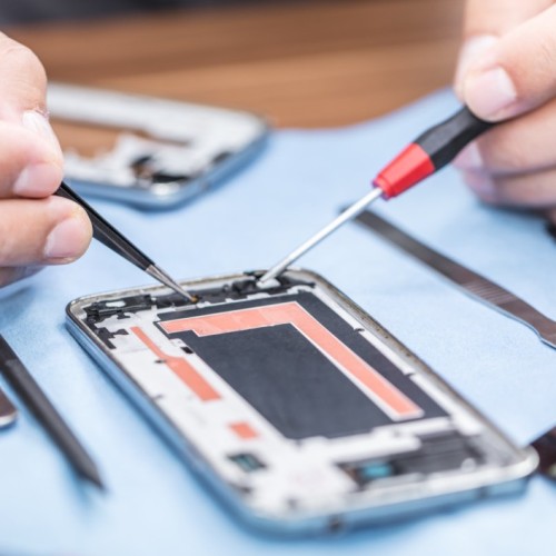 À Croix, Bak2 reconditionne téléphones et ordinateurs