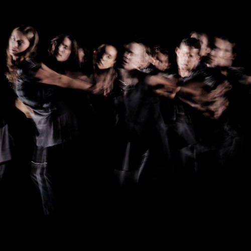 Une danse organique et ondulatoire à l'Opéra Berlioz