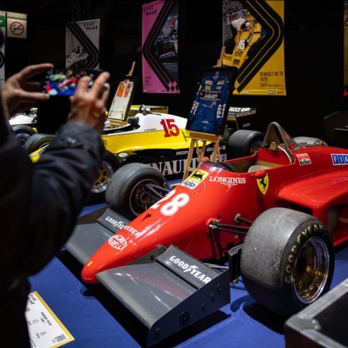 Rétromobile fête ses 50 ans au bruit des moteurs à Paris