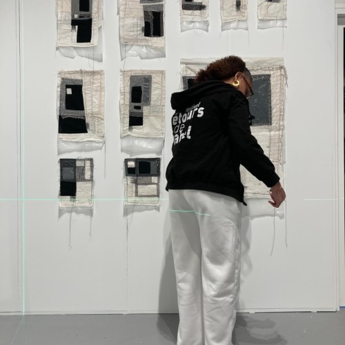 Du linge ancien à l’art contemporain : L'univers textile de Marrit Veenstra près de Clermont-Ferrand