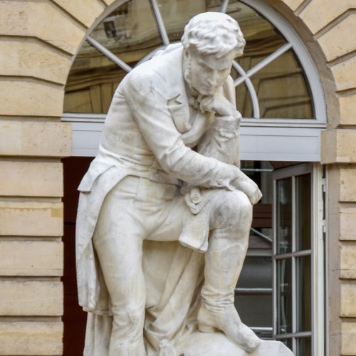 Une statue emblématique du Collège de France déménage