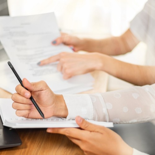 Des permanences d'écrivains publics accessibles à tous à Paris