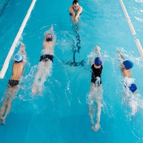 Des cours de natation gratuits à Paris