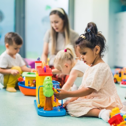 Petite enfance : « La métropole rennaise a perdu un tiers de ses assistantes maternelles en 10 ans »