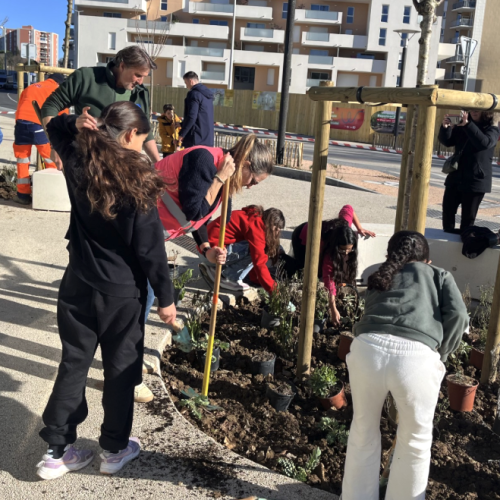 Un parvis pensé par et pour les enfants dans le quartier de la Pompignane