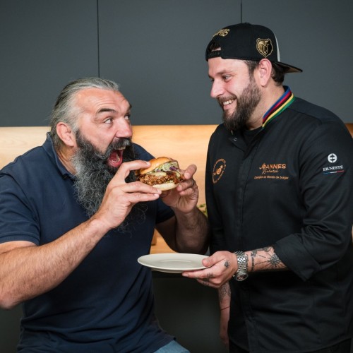 Le champion du monde du burger ouvre un restaurant à Marseille