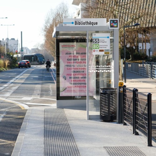 Bordeaux : des QR codes sur les abribus pour guider les malvoyants