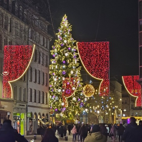 Dernières illuminations sur la place Kléber