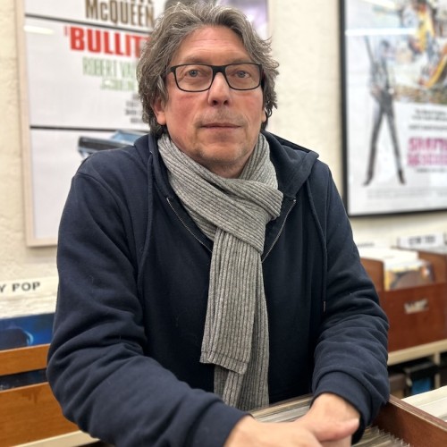 Nicolas Véron, passeur de vinyles au Comptoir du disque