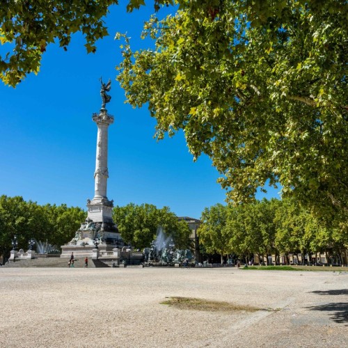 Pourquoi la place des Quinconces de Bordeaux s'appelle-t-elle ainsi ?