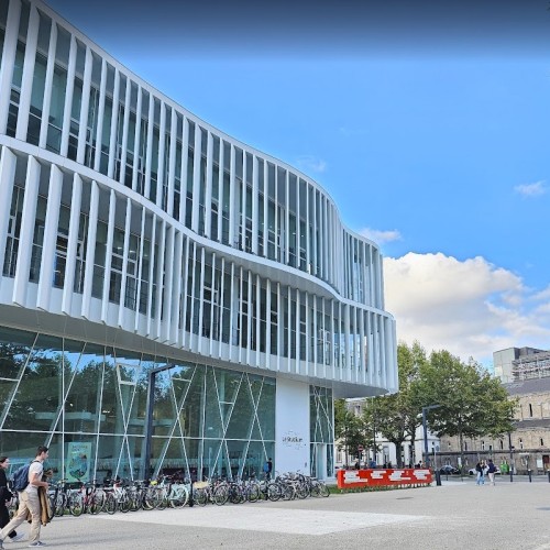 La bibliothèque du Studium en nocturne