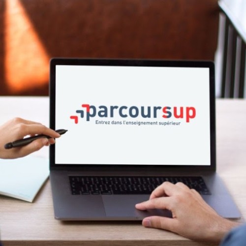 Les jeunes Lillois et Lilloises peuvent formuler leurs vœux sur Parcoursup jusqu'au 1er avril