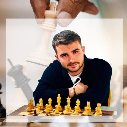 Le prodige français des échecs en démonstration à Nice ️