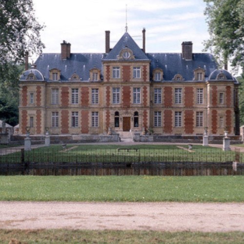 Wideville, le château rêvé de Valentino