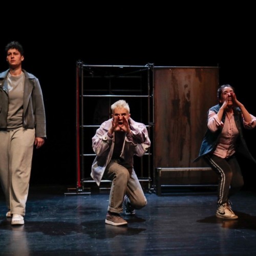 Et ton cuir pourrait fendre : théâtre du réel et de la réparation