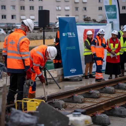 Autour de Lyon : Un an après la 1ʳᵉ soudure du T9, le chantier avance mais glisse au calendrier