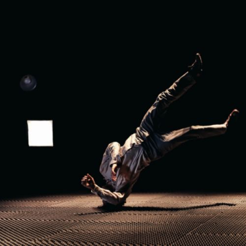Rennes : une performance dansée sur l'art de la stabilité 