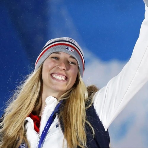 Chloé Trespeuch, la Lyonnaise porte-drapeau qui glisse entre deux mondes