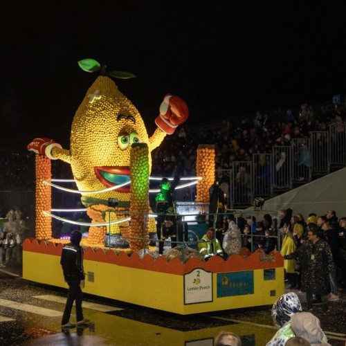 À Menton, les visiteurs se pressent pour la Fête du citron