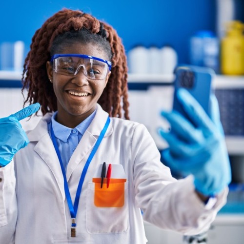 Dialoguer en direct avec des femmes de sciences