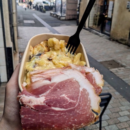 Une truffade à emporter ? Un restaurant casse les codes de la tradition à Clermont-Ferrand