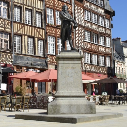 Rennes : l'étonnante histoire de la statue de Jean Leperdit