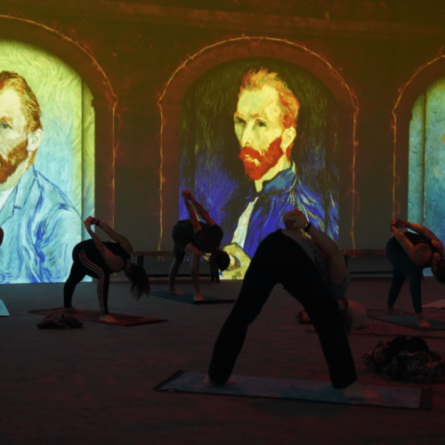 Et si vous testiez un cours de yoga immersif ? 