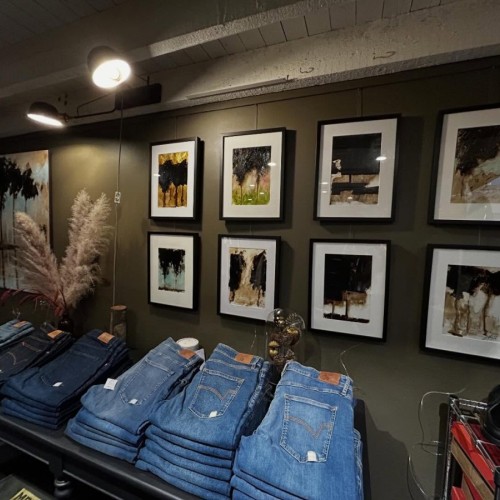 Un peintre Rouennais exposé dans une boutique insolite