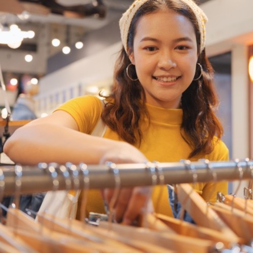Une boutique de seconde main vintage au cœur d'une galerie dans le 13e